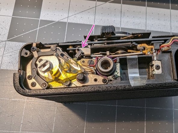 Lomo LC-A sticky shutter repair, Lever release: crwdns2935265:012crwdnd2935265:03crwdnd2935265:03crwdne2935265:0