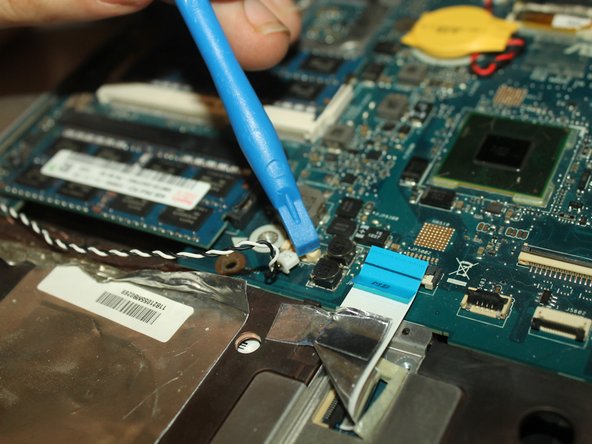 Asus G75VW-BHI7N07 USB Port Replacement: crwdns2935265:05crwdnd2935265:03crwdnd2935265:03crwdne2935265:0