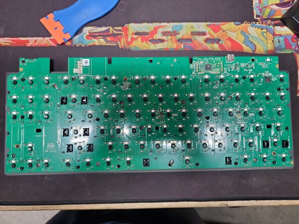 Disassembling Logitech G515 Lightspeed TKL, Extra pictures of board (1): adım 9, 3 resimden 1.