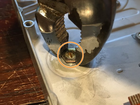 Quantum ProDrive LPS 240MB IDE HDD (Early '90s) Teardown, Remove the Nut Holding on the Read/Write Head: crwdns2935265:05crwdnd2935265:02crwdnd2935265:02crwdne2935265:0