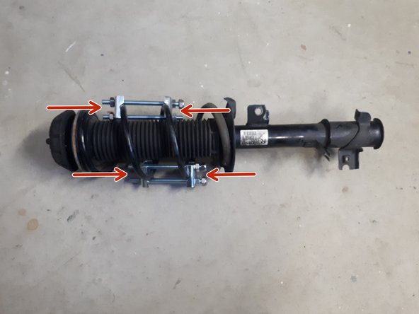 2010-2017 Suzuki Swift Front Springs Replacement, remove top from strut assembly: crwdns2935265:00crwdnd2935265:01crwdnd2935265:03crwdne2935265:0