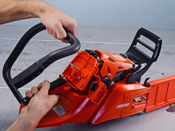 Echo Chain Saw CS590 2019 Ignition Assembly Replacement, Remove the front handle: crwdns2935265:07crwdnd2935265:03crwdnd2935265:03crwdne2935265:0