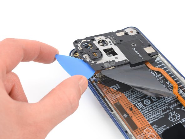 Xiaomi Mi 11 Lite Battery Replacement, Pry up the motherboard cover: crwdns2935265:09crwdnd2935265:02crwdnd2935265:03crwdne2935265:0