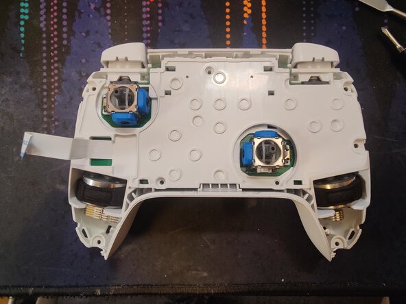 Disassembling 8BitDo Ultimate Bluetooth Controller, Remove stick covers: crwdns2935265:05crwdnd2935265:02crwdnd2935265:02crwdne2935265:0