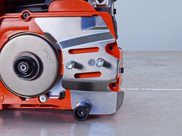 Echo Chain Saw CS4910 2020 Oiler System Replacement, Unfasten the inner guide plate: crwdns2935265:012crwdnd2935265:02crwdnd2935265:02crwdne2935265:0