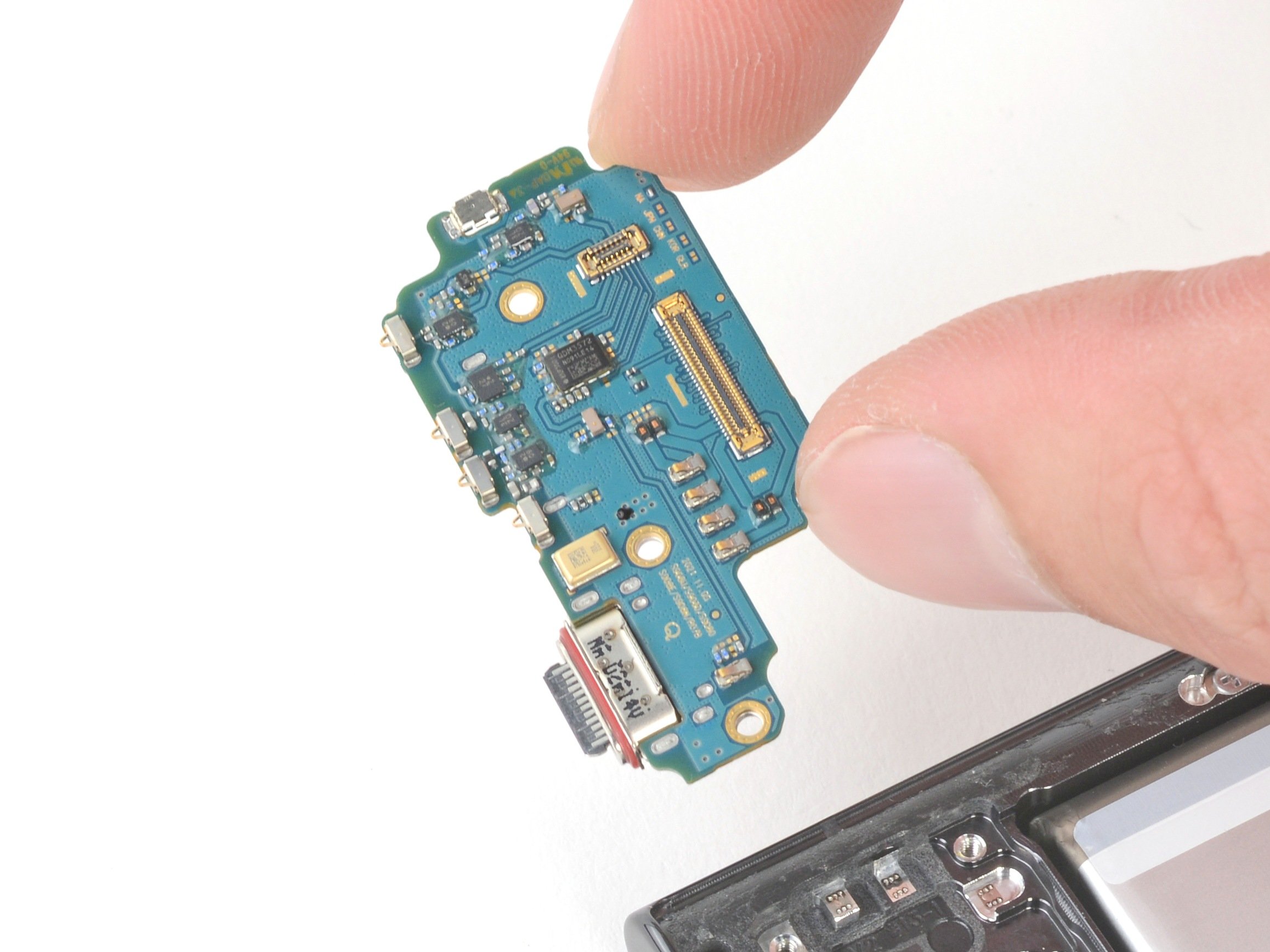 Samsung Galaxy S22 Ultra USB-C Port and Charging Board Replacement - iFixit  Repair Guide