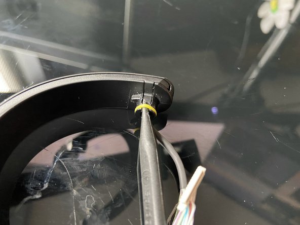 Sony h.ear on 3 Headband Arch teardown, Unhook the rubber rings on the rear pegs: crwdns2935265:03crwdnd2935265:02crwdnd2935265:03crwdne2935265:0