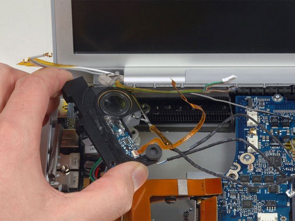 MacBook Pro 15" Core Duo Model A1150 ExpressCard Cage Replacement: Schritt 24, Bild 1 von 1