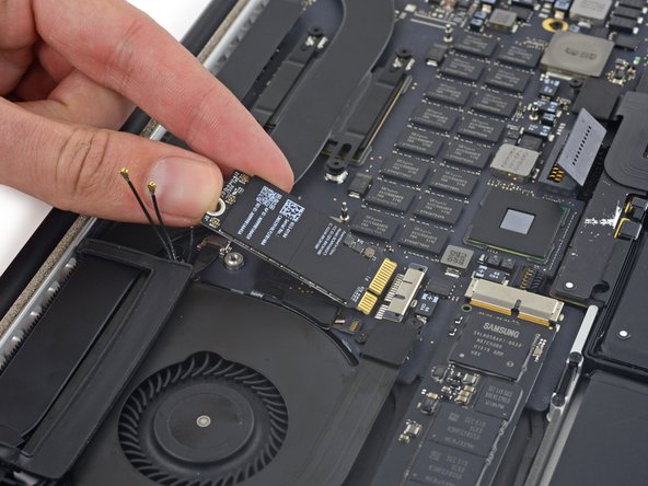 替换MacBook Pro 15" Retina 显示器2015中期版本的网卡: 步骤 8 中的图像 3，3