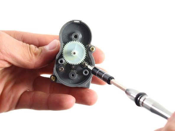 iRobot Roomba 870 Side Brush Motor Replacement: crwdns2935265:06crwdnd2935265:02crwdnd2935265:03crwdne2935265:0