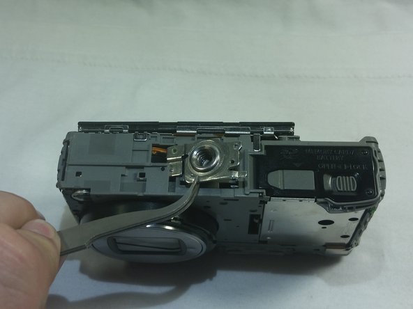 Panasonic Lumix DMC-ZS8 Mounting Bracket Replacement: crwdns2935265:04crwdnd2935265:02crwdnd2935265:03crwdne2935265:0