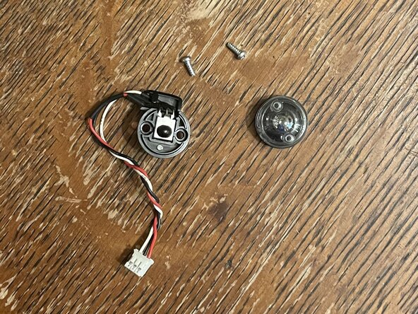 iRobot Roomba 581 Teardown, Optional: IR Bump: crwdns2935265:010crwdnd2935265:02crwdnd2935265:03crwdne2935265:0