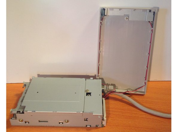 Apple 3.5 Drive External Floppy Drive Teardown, Removing the Case Top: crwdns2935265:04crwdnd2935265:03crwdnd2935265:03crwdne2935265:0