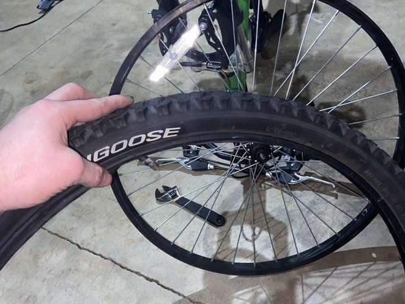 Mongoose 24” Front Tire Replacement: crwdns2935265:04crwdnd2935265:02crwdnd2935265:02crwdne2935265:0