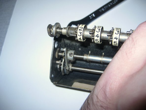 Disassembling a Monroe LA-160 calculator: crwdns2935265:019crwdnd2935265:02crwdnd2935265:02crwdne2935265:0