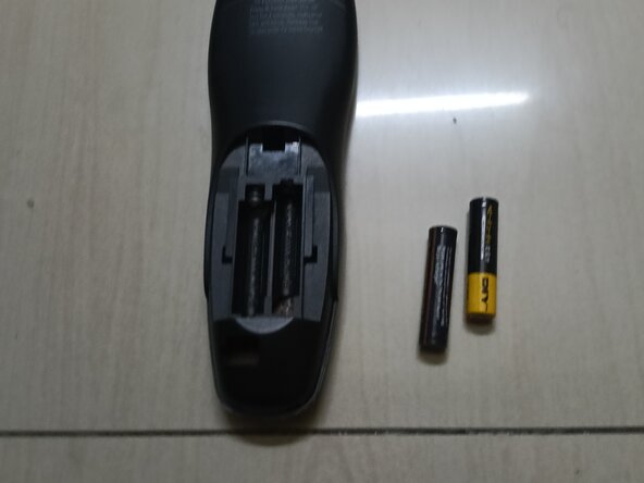 JDSEN Astro Remote Battery Replacement, Remove battery: crwdns2935265:02crwdnd2935265:01crwdnd2935265:01crwdne2935265:0