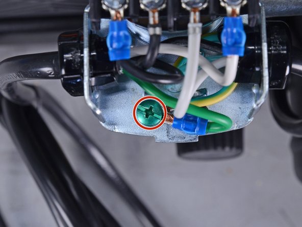 MiTM Air Compressors AM1HE0205HD 2014 Pressure Switch Replacement, Disconnect the power cord: crwdns2935265:05crwdnd2935265:02crwdnd2935265:02crwdne2935265:0