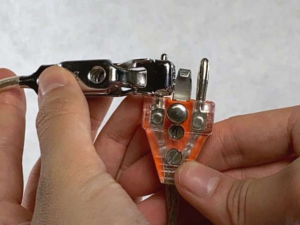 How to Repair a Break in the Wire of a Foil/Sabre Fencing Body Cord: Schritt 4, Bild 2 von 3