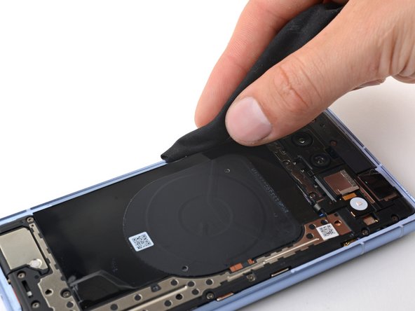 How to Apply Rear Cover Adhesive in Your Google Pixel 7a, Clean the frame and rear cover: crwdns2935265:03crwdnd2935265:02crwdnd2935265:03crwdne2935265:0