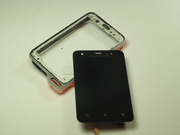 Sony Ericsson xPeria Active Screen Replacement, Remove the screen module: crwdns2935265:09crwdnd2935265:02crwdnd2935265:02crwdne2935265:0