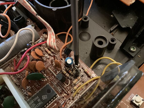 1976 General Electric Clock Radio Teardown: crwdns2935265:06crwdnd2935265:03crwdnd2935265:03crwdne2935265:0