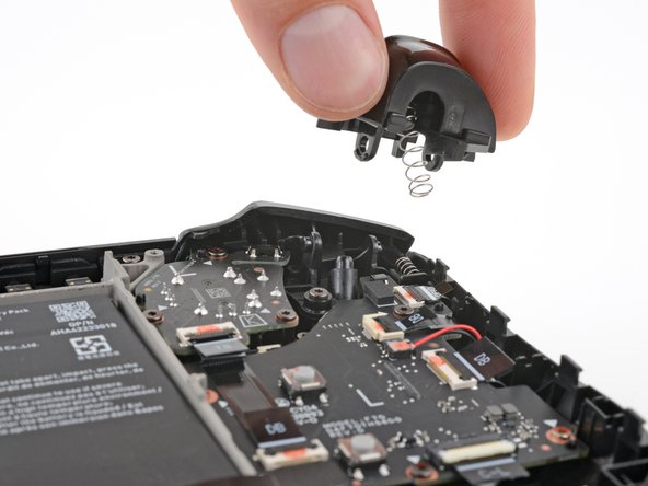 Steam Deck OLED Left Trigger Replacement, Remove the left trigger: 11 단계, 이미지 3개 중 3개