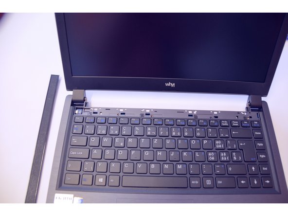 Keyboard replacement: step 3, image 2 of 3