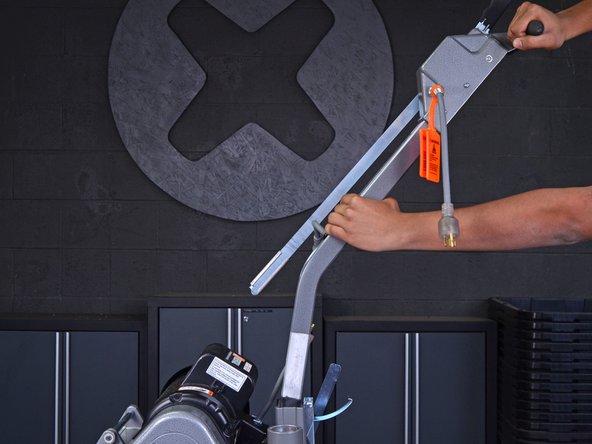 Clarke Floor Sander 07012A 2012 Control Switch Replacement, Remove the handle: crwdns2935265:06crwdnd2935265:02crwdnd2935265:02crwdne2935265:0