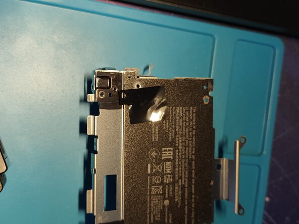 Sony A7 II Top Flex Cable replacement, Removing metal bracket 3: crwdns2935265:016crwdnd2935265:02crwdnd2935265:02crwdne2935265:0