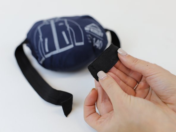 How to Change the Buckle of a Jacket Bag, Remove the old buckle: crwdns2935265:02crwdnd2935265:03crwdnd2935265:03crwdne2935265:0