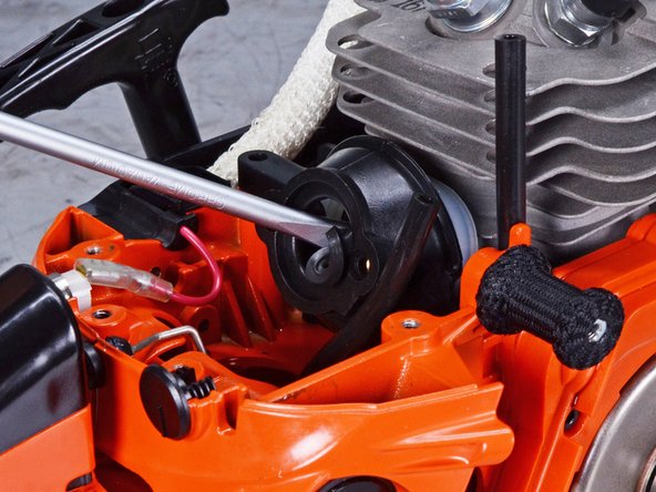 Echo Chain Saw CS4910 2020 Piston Assembly Replacement, Reposition the intake bellows: crwdns2935265:023crwdnd2935265:02crwdnd2935265:02crwdne2935265:0