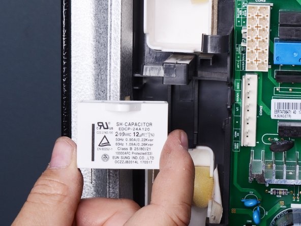 LG Refrigerator Ice Auger Motor Run Capacitor Replacement, Remove the capacitor: crwdns2935265:07crwdnd2935265:02crwdnd2935265:02crwdne2935265:0