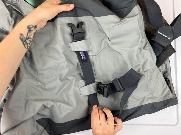 How to Machine Wash a Wader, Prepare the wader: crwdns2935265:01crwdnd2935265:02crwdnd2935265:02crwdne2935265:0