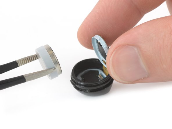 Samsung Galaxy Buds Plus Battery Replacement, Remove the battery housing: crwdns2935265:08crwdnd2935265:02crwdnd2935265:02crwdne2935265:0