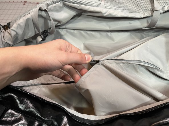 Wheel Replacement on a Patagonia Black Hole® Wheeled Duffel, Close Lining Compartment: Schritt 8, Bild 1 von 2