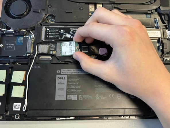 Dell Precision 7560 Touchpad Replacement: 步骤 5 中的图像 3，3