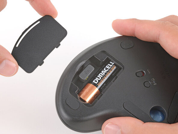 Logitech Ergo M575S Battery Replacement, Remove the battery cover: crwdns2935265:02crwdnd2935265:03crwdnd2935265:03crwdne2935265:0