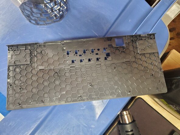 Disassembling Logitech G515 Lightspeed TKL, Removing back plate of keyboard: adım 7, 2 resimden 2.