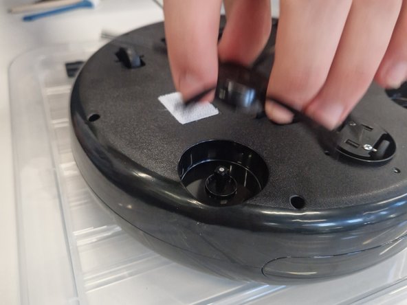 YT-88 Automatic Intelligent Sweeping Robot Full Disassembly, Removing the sweepers: crwdns2935265:03crwdnd2935265:02crwdnd2935265:03crwdne2935265:0