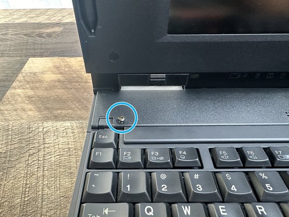 IBM ThinkPad 360P/PE Disassembly, Remove the Keyboard: 2 단계, 이미지 2개 중 2개