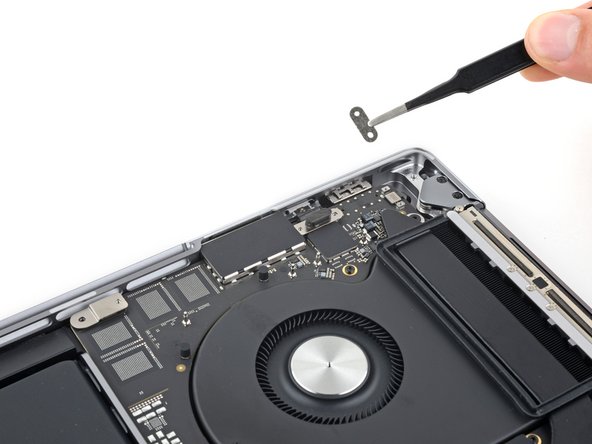 MacBook Pro 16" 2023 Logic Board and Heatsink Removal, Remove the cable covers: stap 0, afbeelding 2 van 3