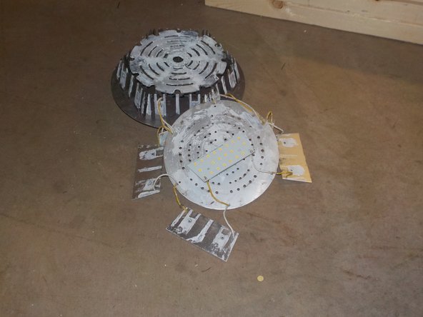 Keystone Lighting HID to LED retrofit bulb Teardown, Removing the LEDs: étape 5, image 2 de 2