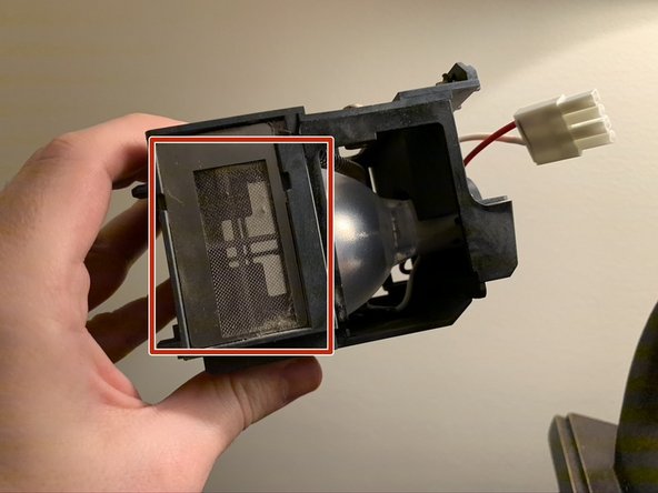 How to Clean the InFocus X2 Lamp Housing Screens, Cleaning the Dirty Screens: stap 0, afbeelding 2 van 2