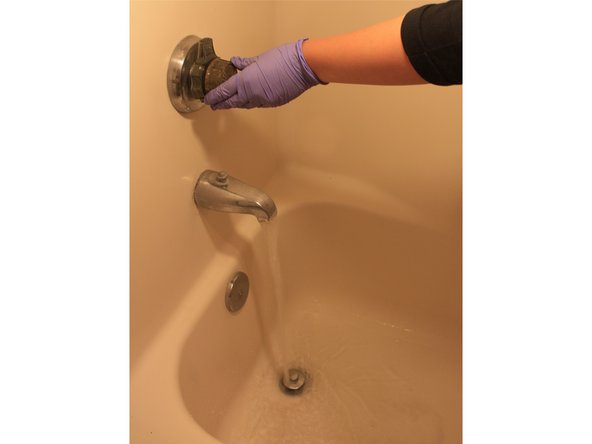 How to Unclog a Shower Drain: crwdns2935265:010crwdnd2935265:02crwdnd2935265:02crwdne2935265:0