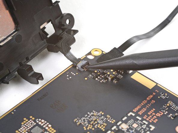 HTC Vive XR Elite Motherboard Replacement, Disconnect the power button: crwdns2935265:0110crwdnd2935265:02crwdnd2935265:02crwdne2935265:0