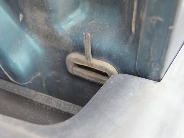 1997-2001 Jeep Cherokee Brake Light Replacement: crwdns2935265:09crwdnd2935265:02crwdnd2935265:03crwdne2935265:0