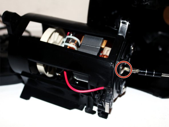 Black and Decker JE2200B Motor Compartment Replacement: crwdns2935265:06crwdnd2935265:03crwdnd2935265:03crwdne2935265:0