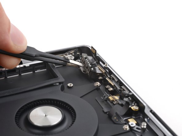 MacBook Pro 14" Late 2023 (M3) MagSafe Port Replacement, Remove the MagSafe port: crwdns2935265:054crwdnd2935265:02crwdnd2935265:03crwdne2935265:0