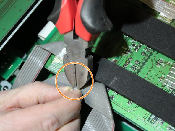 Yamaha DM1000 Faders Replacement, Removing the circuit board: crwdns2935265:07crwdnd2935265:02crwdnd2935265:03crwdne2935265:0