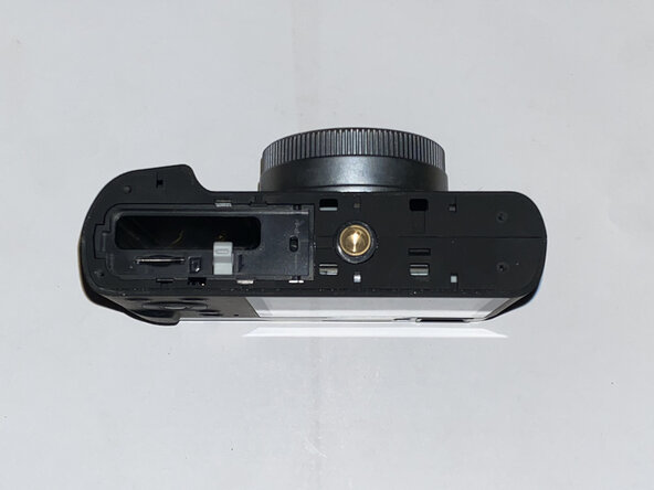 Sonida DC202 Camera Teardown, Bottom Cover: crwdns2935265:03crwdnd2935265:03crwdnd2935265:03crwdne2935265:0